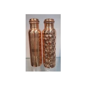Bouteille en cuivre de conception simple et martelée avec des avantages pour la santé pour la maison et le bureau bouteille en cuivre moderne pour l'eau potable - Product Image 1