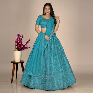 ชุดเลเฮนกาโชลีพร้อมงานปักประณีต ดีไซน์ทรงบานสง่างาม ลายขอบแบบดีไซเนอร์ ผ้าคลุมไหล่แบบโปร่งบาง - Product Image 2