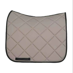 Selle anglaise en coton haute performance, construction matelassée respirante avec doublure douce, garantissant confort, soutien et évacuation de l'humidité. - Product Image 1