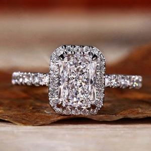 Bague de fiançailles Tishya Diamond 2.46 TCW en moissanite taille radiant avec halo et sertissage pavé en or blanc massif 14 carats pour unisexe - Product Image 5