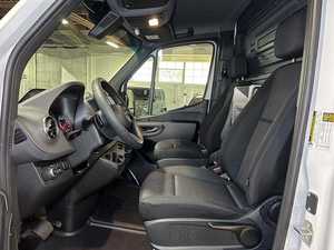 Furgoneta Sprinter Diésel AWD 2024 Usada con ACC, Asientos de Tela de Interior Oscuro, Sin Accidentes, En Buen Estado - Product Image 5