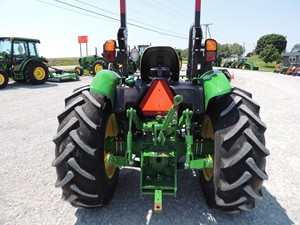 Tracteur John Deere 5055E 2021, 45 ch, petit tracteur pour travaux agricoles / Tracteur John Deere 5055 E - Product Image 6