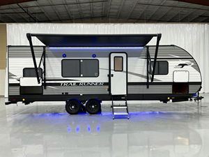 Caravane de voyage économique Trail Runner pour 6 personnes, légère, en aluminium, moderne, avec auvent et éclairage LED bleu - Product Image 2