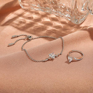 สร้อยข้อมือจี้รูปหัวใจแบบกำหนดเอง Jeulia Amore Thorn Vine พร้อมพลอยประจำเดือนเกิด - Product Image 5