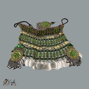 Collier ethnique tribal vintage orné de perles de verre bohèmes traditionnelles afghanes faites à la main pour femmes, idéal pour les festivals - Product Image 2