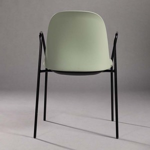 Silla de Comedor Moderna Harmoor STGAI21 de Plástico PU Multicolor, Patas de Metal, Respaldo de Alta Calidad, Diseño Apilable para Sala de Estar - Product Image 3