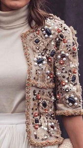 Haga una declaración con esta exquisita chaqueta con cuentas diseñada para celebraciones sofisticadas - Product Image 3