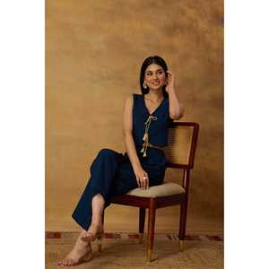 Conjunto de 2 piezas de verano Blueberry Breeze: Top con cordones y pantalón hasta la rodilla de tela crepé floral, corte holgado - Product Image 1