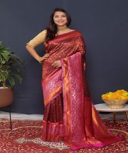 Sari en velours de soie rayonne orné de fleurs avec un design de chemisier, tenue de soirée, design moderne pour la saison des mariages - Product Image 2