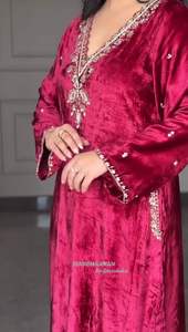 Traje Salwar de Terciopelo de Diseñador Indio Pakistaní con Trabajo de Lentejuelas, Boutique, Fiesta, Boda, Ropa Tradicional y Casual - Product Image 4