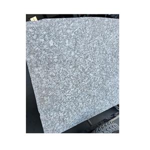 Approvisionnement d'usine en gros P Dalle de granit flammé blanc pour revêtement de sol intérieur Décoration murale Surface polie Grande dalle Inde - Product Image 1