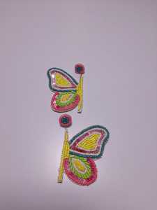 Boucles d'oreilles brodées de perles de rocaille en forme de papillon Bijoux de mode Broderie à la main Point de croix et artisanat de couture - Product Image 4