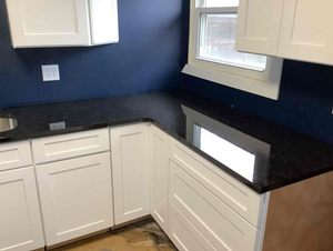 หินแกรนิตไพฑูรย์สีดำขัดเงาเหมาะสำหรับผนังพื้นกลางแจ้งที่ทนทาน - Product Image 5