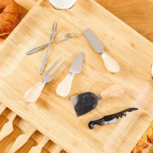 Juego de Tablas de Bambú para Charcutería con Cuchillos de Acero Inoxidable y Herramientas de Corte para Queso, para Uso en la Cocina del Hogar - Product Image 4