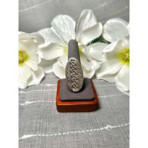 Anillo de Plata de Ley para Hombre Hecho por Artesanos Navajo, Talla 11.25, Estilo Étnico, Patrón Geométrico, Bañado en Rodio, Engaste Invisible, Uso Diario - Product Image 1
