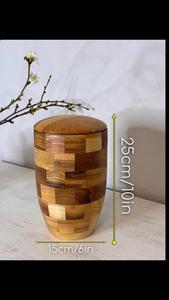 Urne funéraire en bois avec finition en bois naturel adaptée au stockage durable des cendres et aux cérémonies commémoratives familiales dans le monde entier - Product Image 6
