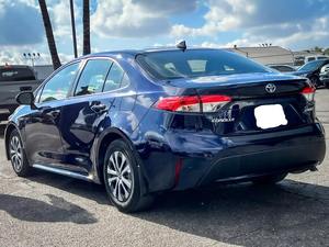 Toyota Corolla LE 2020, Sedán Azul Elegante, Opciones Híbrido y Gasolina, Vehículo Premium de Segunda Mano, Disponible en Volante a la Izquierda/Derecha - Product Image 4