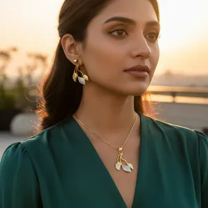 Parure de bijoux de mariage de luxe en argent 925 avec diamants, motif feuille, sertie à griffes, pour femme, provenance du Rajasthan - Product Image 1