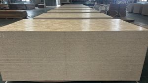 Meilleur prix 1220mm*2440mm*3/4/8/9/11/12/14/15/17/18mm Panneau <span class=keywords><strong>OSB</strong></span> de première classe E0 surface poncée pour meubles utilisation intérieure - Product Image 2