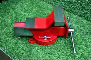 Tornillos de banco para carpintería con base fija de acero - Product Image 3