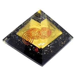Pyramide d'orgonite faite à la main de la meilleure qualité avec bobine de cuivre pour l'énergie positive et la décoration intérieure Approvisionnement mondial disponible - Product Image 4