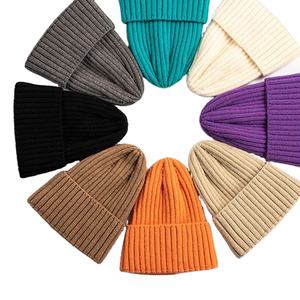Vente en gros de bonnets en tricot unisexes ajustables, 100% acrylique, personnalisés, chauds et confortables pour l'hiver - Product Image 1