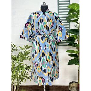 Robe unisexe en velours de luxe, élégante veste kimono réversible avec doublure en soie, cadeau automne-hiver, Malibu Bluish Ikat Vert - Product Image 3