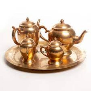 Ensemble de 4 théière et bouilloires en laiton plaqué or de créateur unique avec couvercle supérieur et poignées Accessoires de cuisine Fournitures - Product Image 1