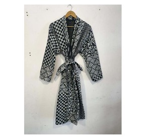 Kimono en coton noir et blanc, robe de mariée patchwork Kantha, peignoir hippie bohème Kantha, robe de kimono patchwork faite à la main - Product Image 1