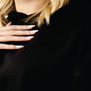 Sudadera con Capucha para Mujer, Corte Holgado, 100% Algodón, Estilo Informal, Color Negro - Product Image 5