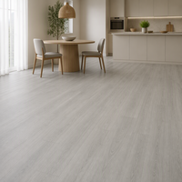 Hellgraue Eiche Wasserfester SPC-Bodenbelag mit Kratzfester Oberfläche, Starrer Kern Klicksystem LVP Vinylplanken für Schlafzimmer-Innenausstattung