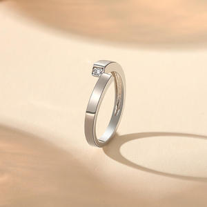 Bague de mariage personnalisée Jeulia en platine pour homme, style marquise avec design à contour latéral - Product Image 6