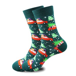 Chaussettes mi-mollet à thème de Noël, unisexes, avec des motifs de Père Noël, de rennes et des décorations festives - Product Image 4