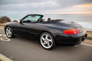 Offre exceptionnelle : Porsche 911 Carrera Cabriolet d'occasion de 1999, propre et prête à être expédiée - Product Image 5