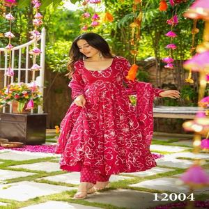 Kurti de Seda Maslin de Diseño Elegante con Estampado, Pantalón y Dupatta, Suministro al por Mayor de Fábrica, Compra en Línea en India - Product Image 1