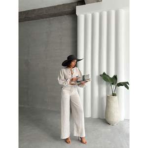 Blusa de Mujer con Lentejuelas y Rayas con Lazo Frontal, Venta al por Mayor de Blusas y Camisas - Product Image 5