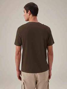 T-shirt en coton doux pour hommes Fournisseur de mode Streetwear décontracté pour les voyages Gym Usage quotidien Distribution en gros - Product Image 3