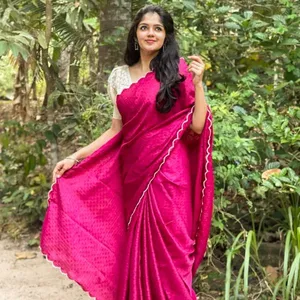 Fatto il tradizionale si adatta a indossare un bellissimo sari da lavoro che aggiunge un sottile Glamour alle tue celebrazioni, indossa un sari