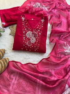 Costume Anarkali à imprimé floral pour femme Kurti élégant de créateur indien avec pantalon et Dupatta vente en gros sur le marché indien - Product Image 3