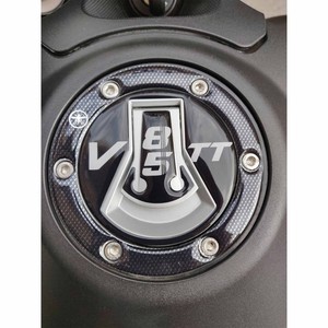 Adesivo Protettivo 3D per Tappo Serbatoio Moto Guzzi V85TT 2019-2025, Design Decorativo - Product Image 1
