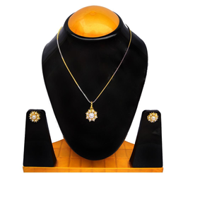 Nouveau Collier en Rotin Blanc Élégant avec Accent de Perle - Product Image 5
