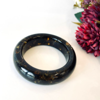 Brazalete de Ámbar Natural Verde y Negro de Amberstone Jewelry, Polonia, 54 mm, Étnico, Unisex, Rígido, 37.2 g, Talla Pequeña