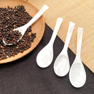 Cuchara de nácar pulida, utensilio de concha hecho a mano ecológico para vajilla y regalos sofisticados, comedor de lujo - Product Image 2