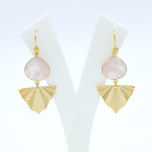 Pendientes colgantes de corazón de cuarzo rosa de latón DUA al por mayor | Joyería de boda de moda chapada en oro de 18 quilates hecha a mano | Proveedor indio para mujeres - Product Image 4