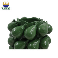 Vase en céramique en forme de poire personnalisé glaçure verte brillante pot de fleurs de table d'intérieur aux fruits 3D pour la décoration de la maison, du salon et de la salle à manger
