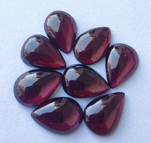 Venta al por mayor de piedras preciosas sueltas granate natural cabujón de corte de pera verde parte posterior plana calibrado todos los tamaños disponibles certificado IGI - Product Image 2