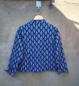 Veste matelassée à fleurs bleu indigo imprimé à la main vêtements d'hiver artisanaux avec remplissage en coton rayure d'automne décorée - Product Image 2