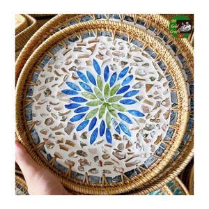 Bandeja de Mosaico de Ratán con Madreperla, Bandeja Hecha a Mano para Decoración del Hogar, Diseño Elegante de Ratán con Madreperla, Bandeja para Aperitivos - Product Image 1