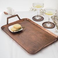 Plateau de service de luxe moderne en cuivre pur antique avec motif floral et poignées latérales pour hôtels et hôtellerie à prix abordable AALIYAN IMPEX