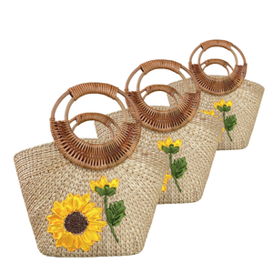 Bolsas únicas de jacinto de agua hechas a mano que destacan con estilo - Product Image 1